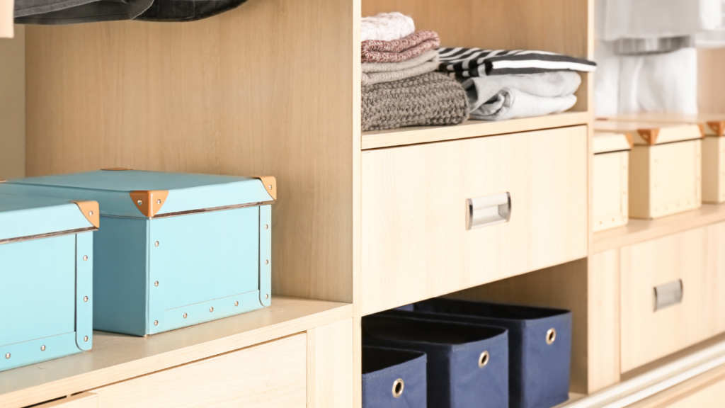 Caixas organizadoras para manter armários e ambientes da casa organizados