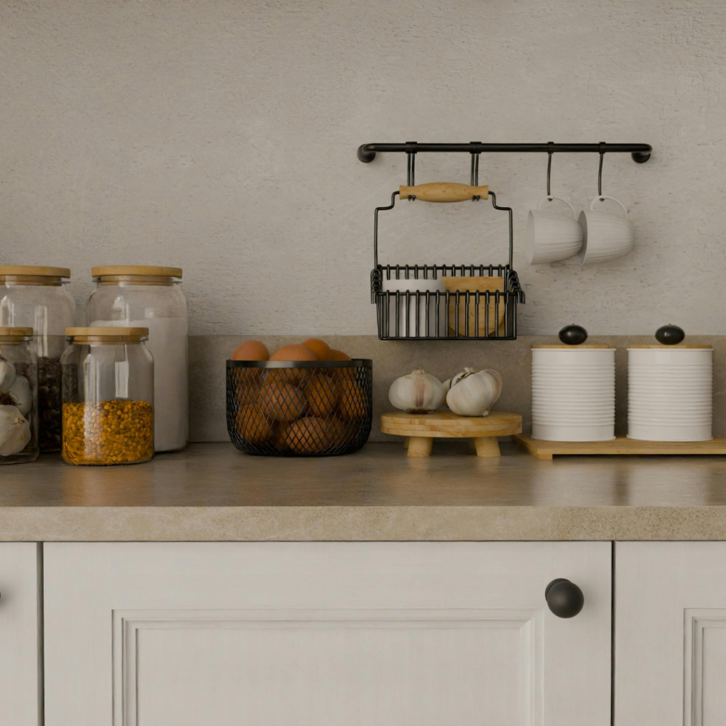 Cozinha pequena organizada com potes herméticos, suporte de parede e bancada funcional.