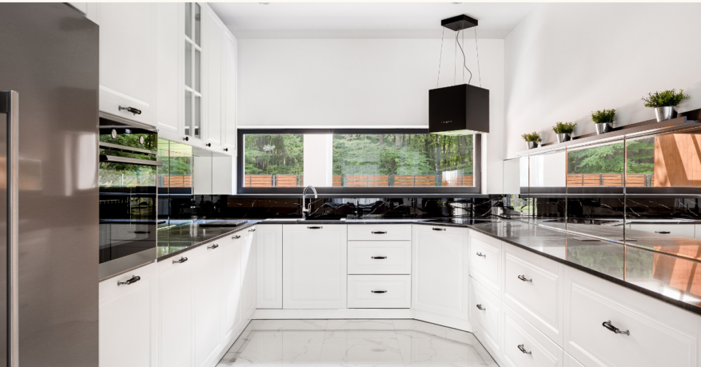 Espelho pequeno e discreto para cozinha