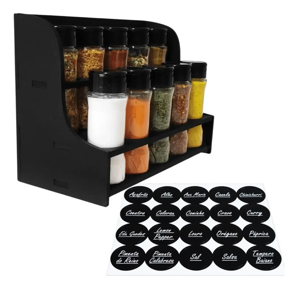 Porta-tempero e condimentos com potes para mantimentos organizando cozinha pequena de forma prática e funcional.