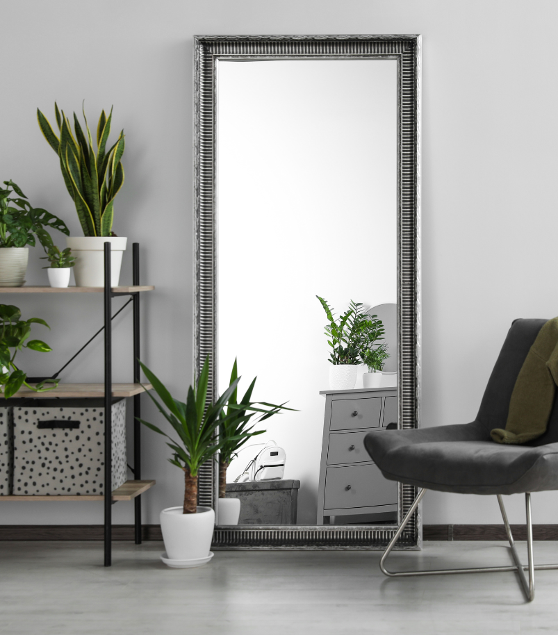 Espelho para sala ampliando e valorizando a decoração do ambiente